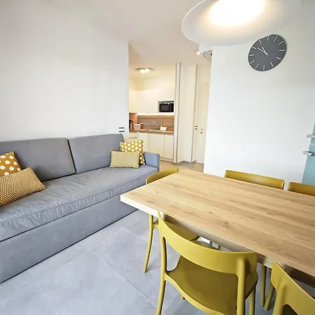 Stylish And Equipped Flat In Lignano With Sea View *